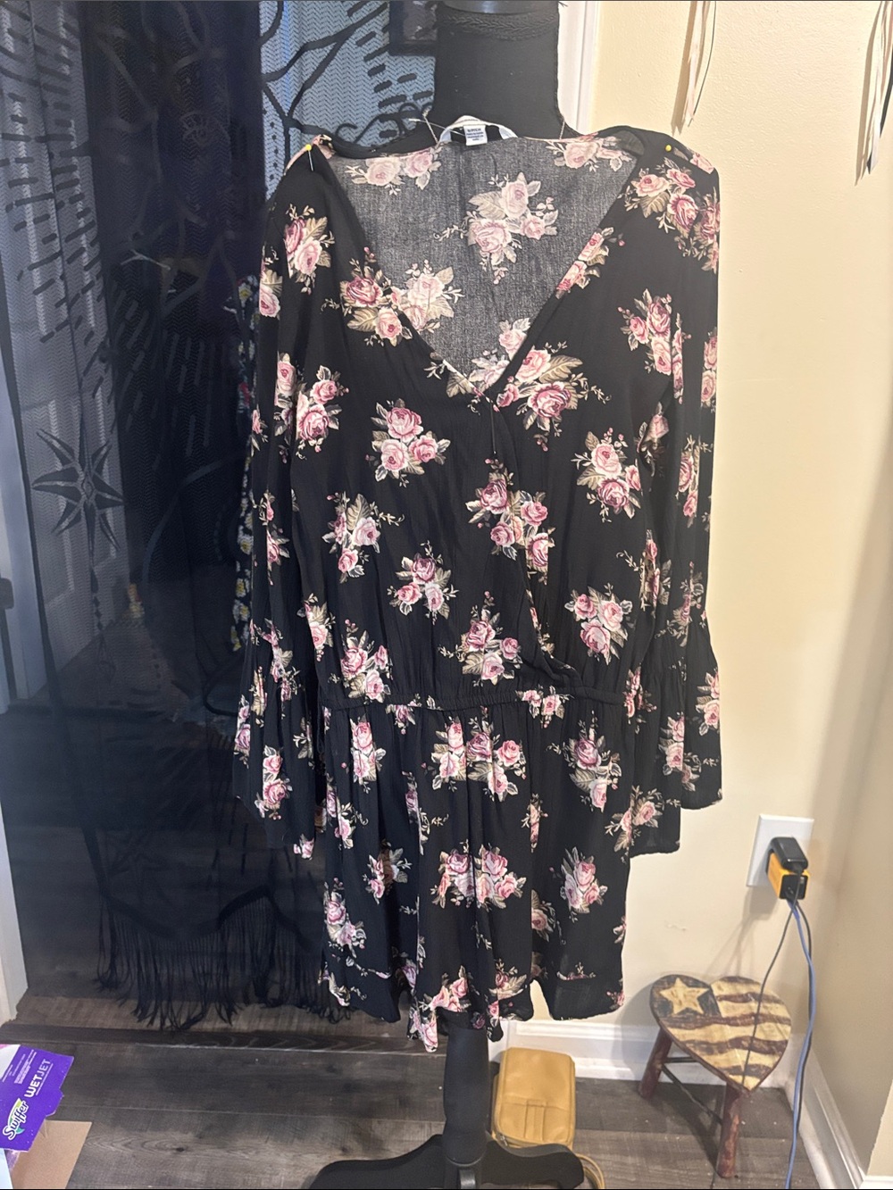 American Eagle Outfitters Black Floral Long-Sleeve Romper
